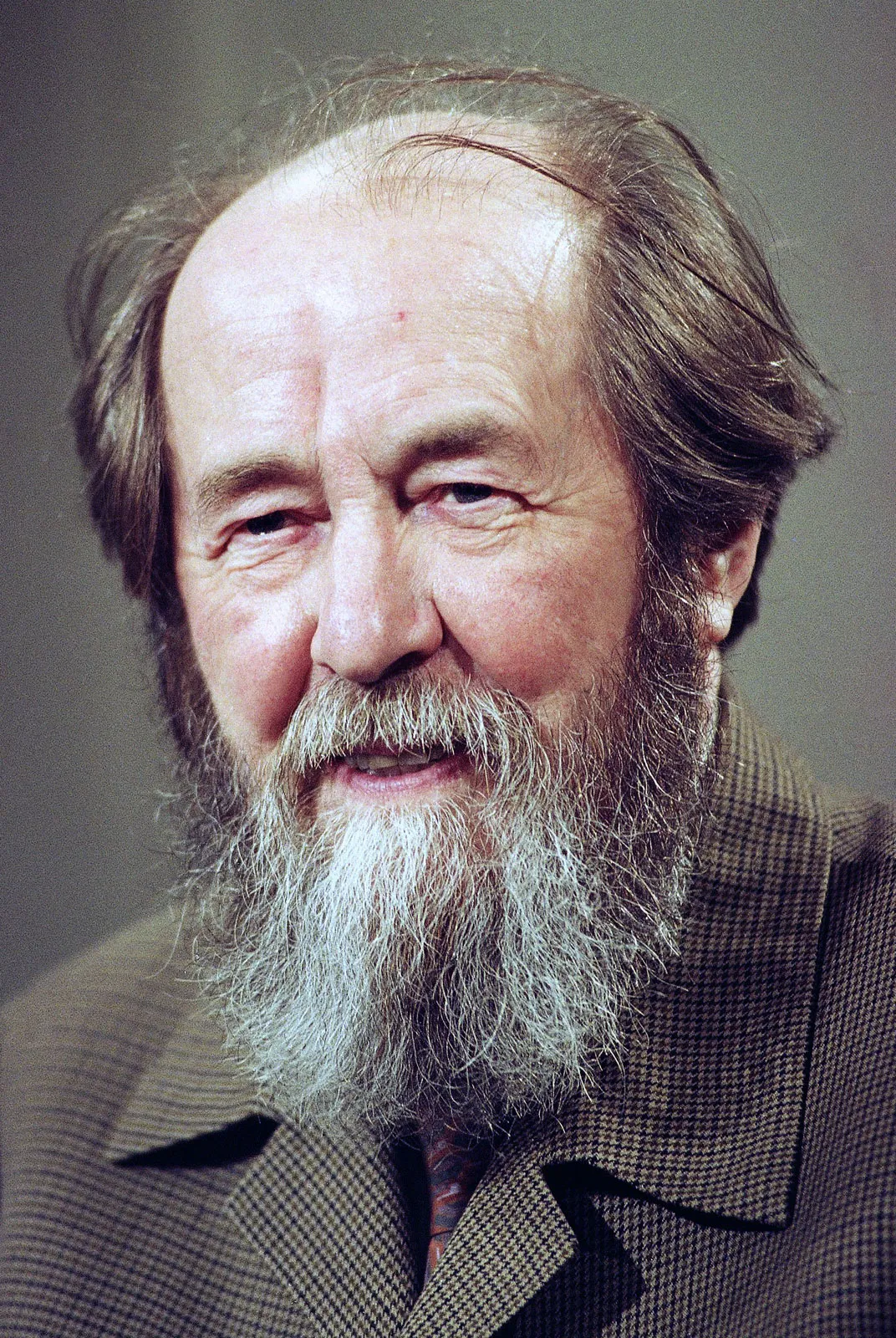 russian writer solzhenitsyn prounouncer